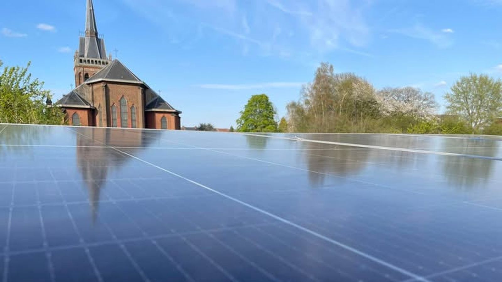 Onduleur et coffret électrique d'une installation photovoltaïque résidentielle, chantier réel en Wallonie